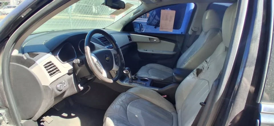 2010 Chevrolet Traverse - Image 8 of 10