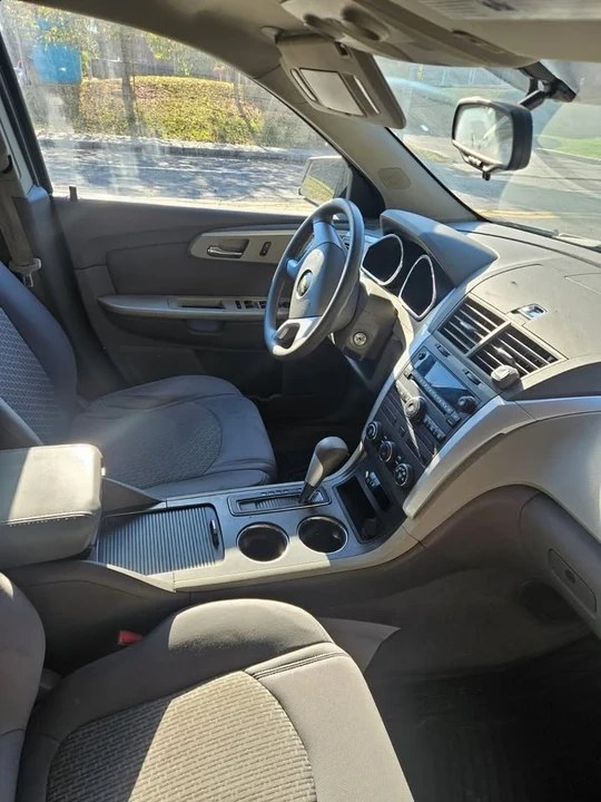 2010 Chevrolet Traverse - Image 4 of 7
