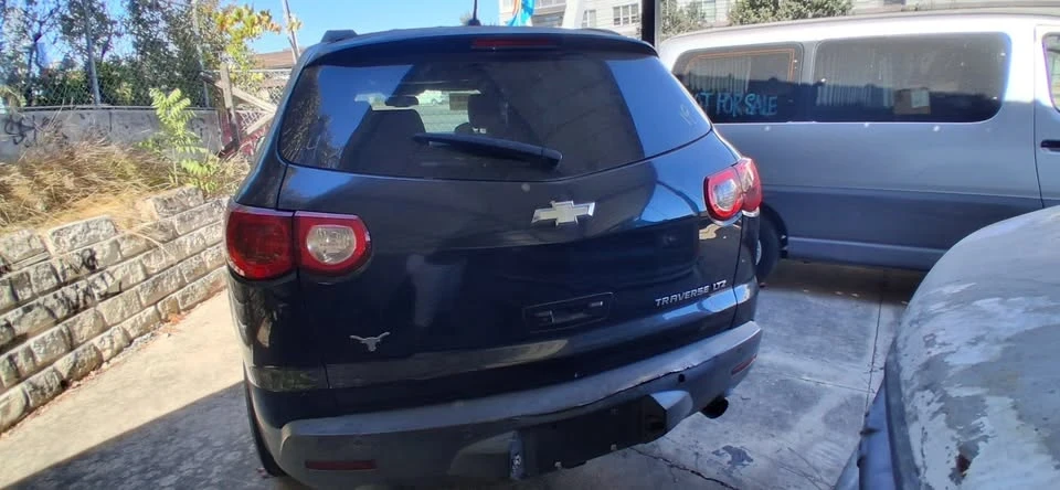 2010 Chevrolet Traverse - Image 3 of 10