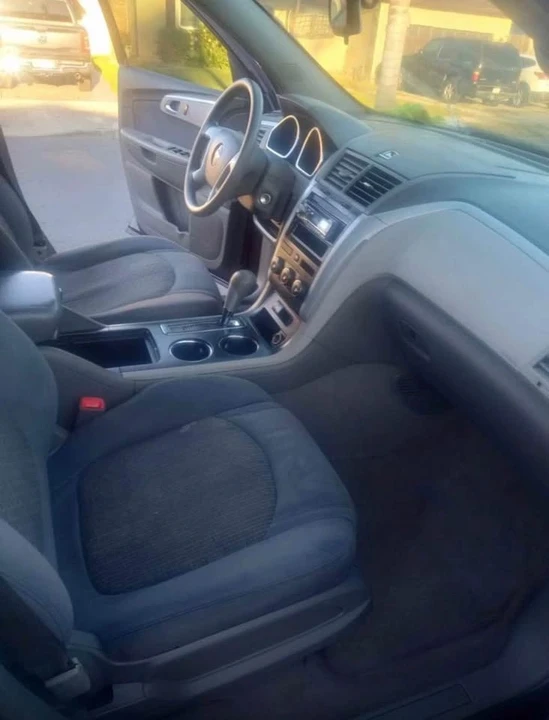 2010 Chevrolet Traverse - Image 4 of 5
