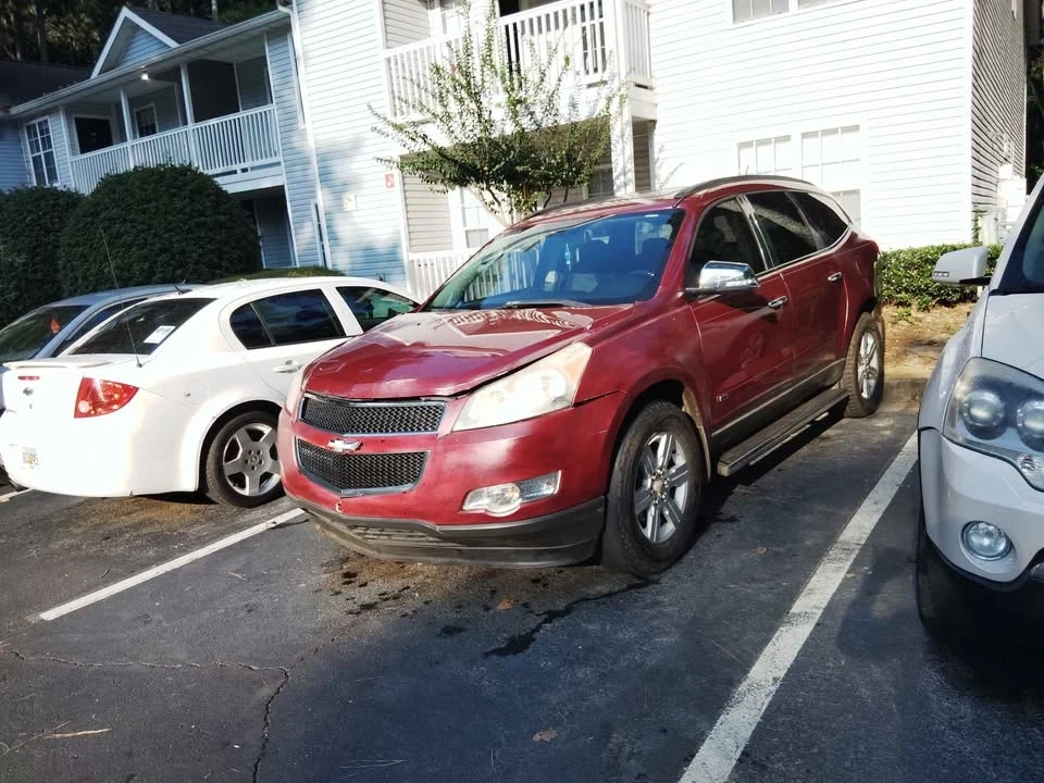 2010 Chevrolet Traverse - Image 2 of 3
