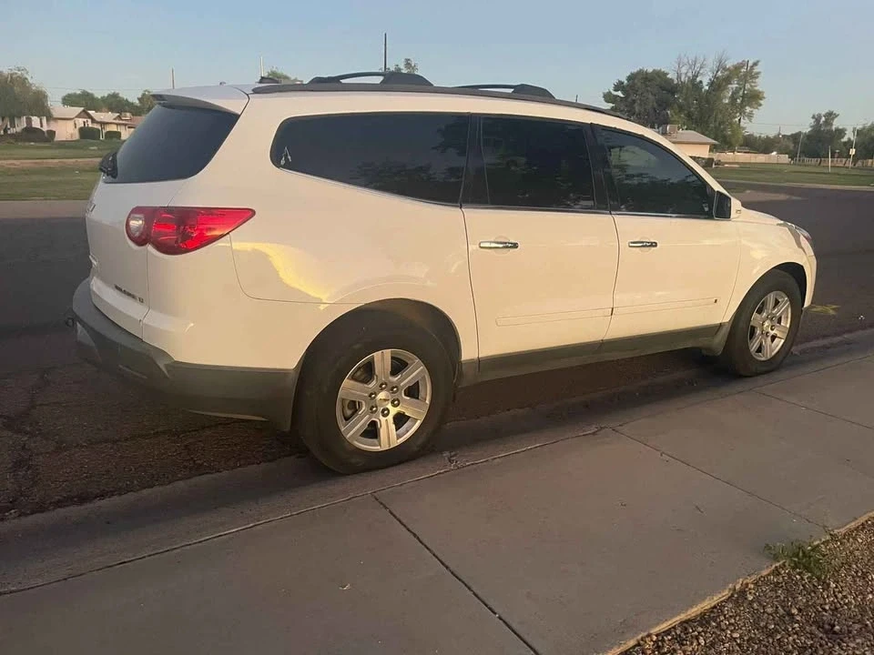 2010 Chevrolet Traverse - Image 2 of 8