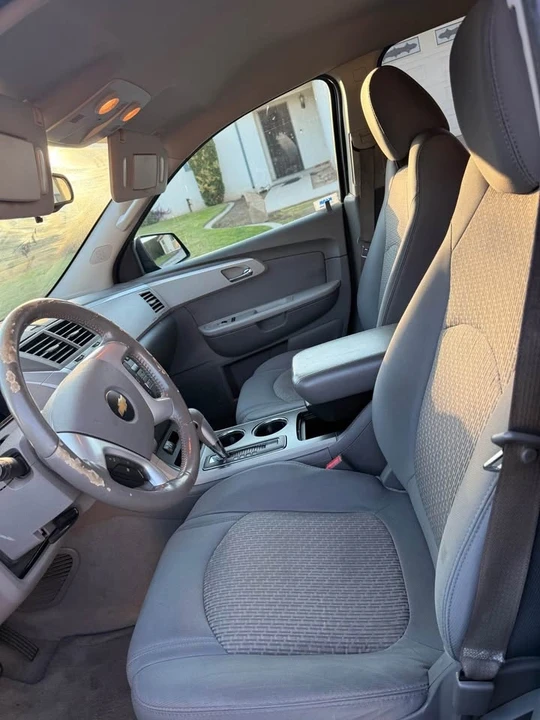 2010 Chevrolet Traverse - Image 8 of 8