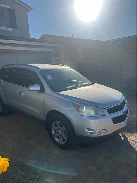 2010 Chevrolet Traverse - Image 2 of 7