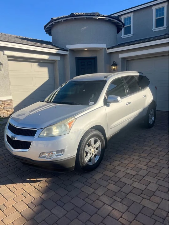 2010 Chevrolet Traverse - Image 3 of 7