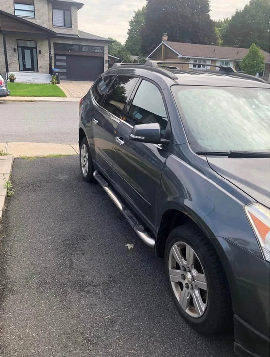 2010 Chevrolet Traverse - Image 2 of 6