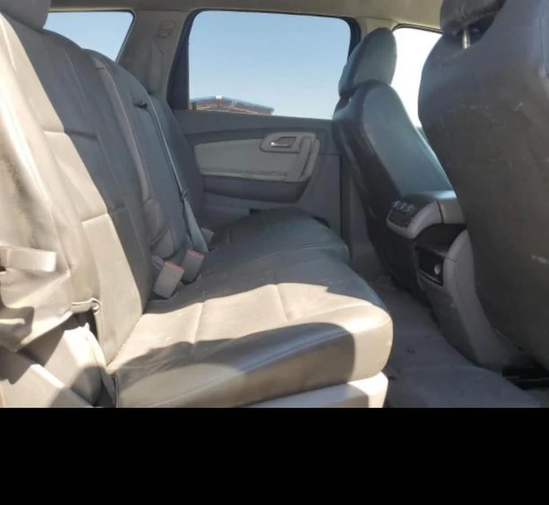 2010 Chevrolet Traverse - Image 6 of 7