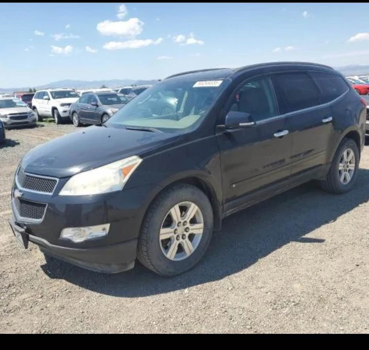2010 Chevrolet Traverse - Image 3 of 7