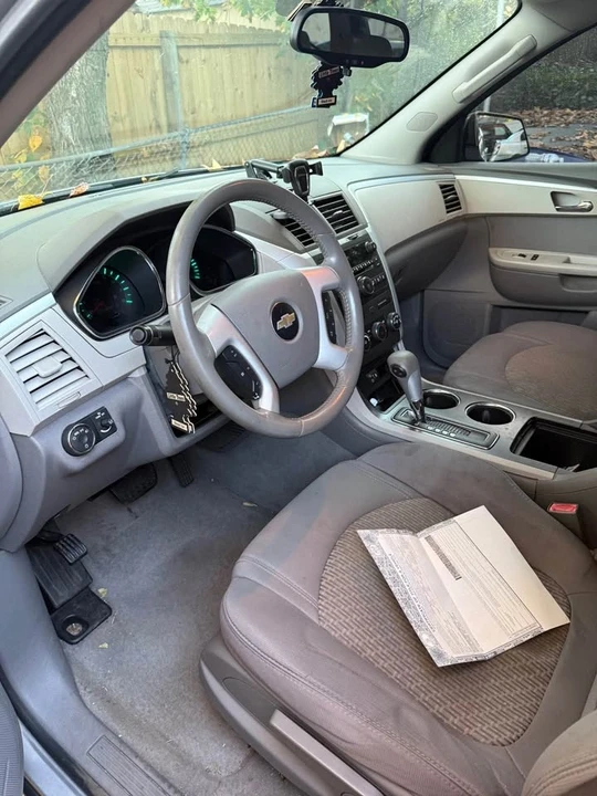 2010 Chevrolet Traverse - Image 4 of 9