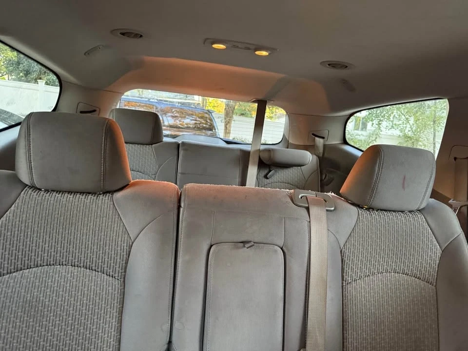 2010 Chevrolet Traverse - Image 9 of 9