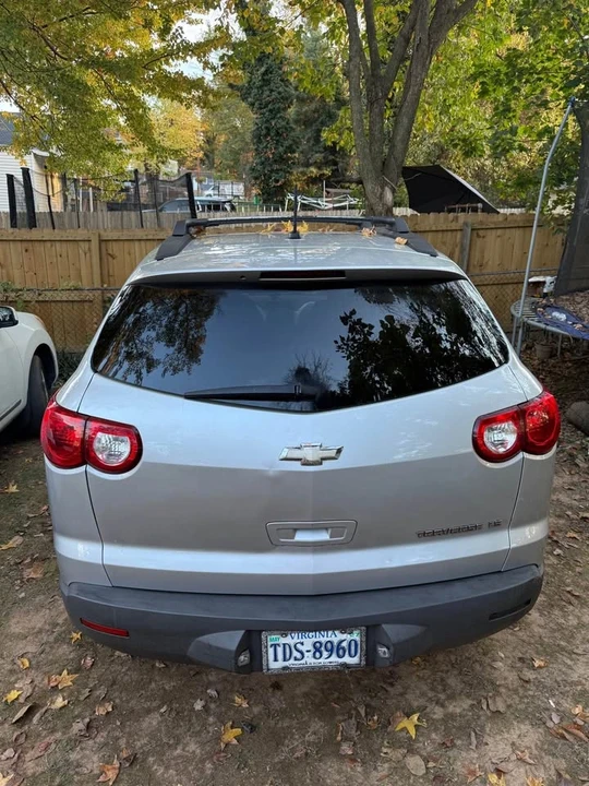2010 Chevrolet Traverse - Image 7 of 9