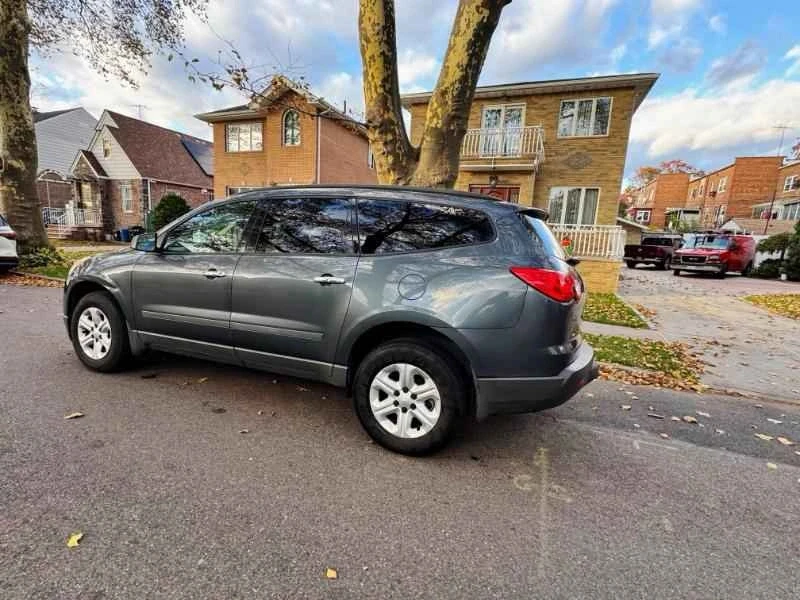 2010 Chevrolet Traverse - Image 6 of 14