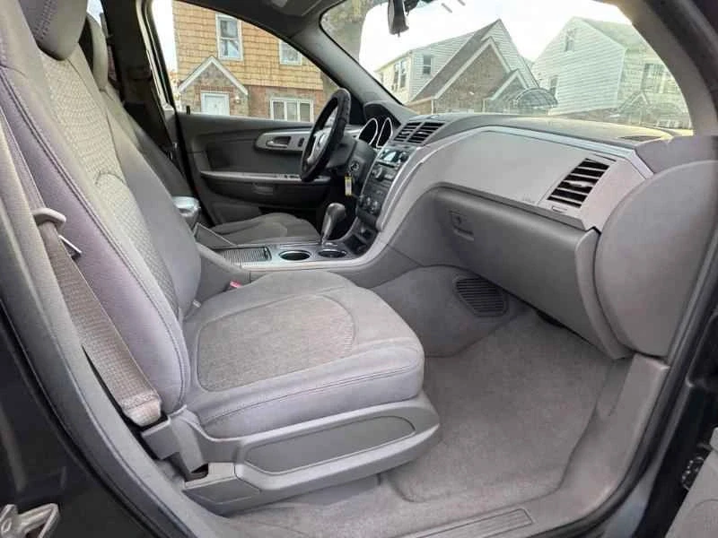 2010 Chevrolet Traverse - Image 14 of 14