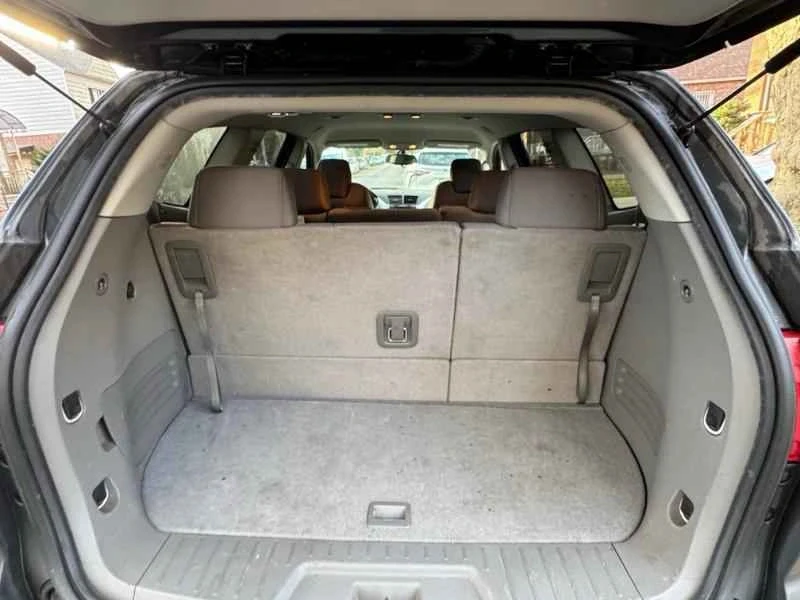 2010 Chevrolet Traverse - Image 7 of 14