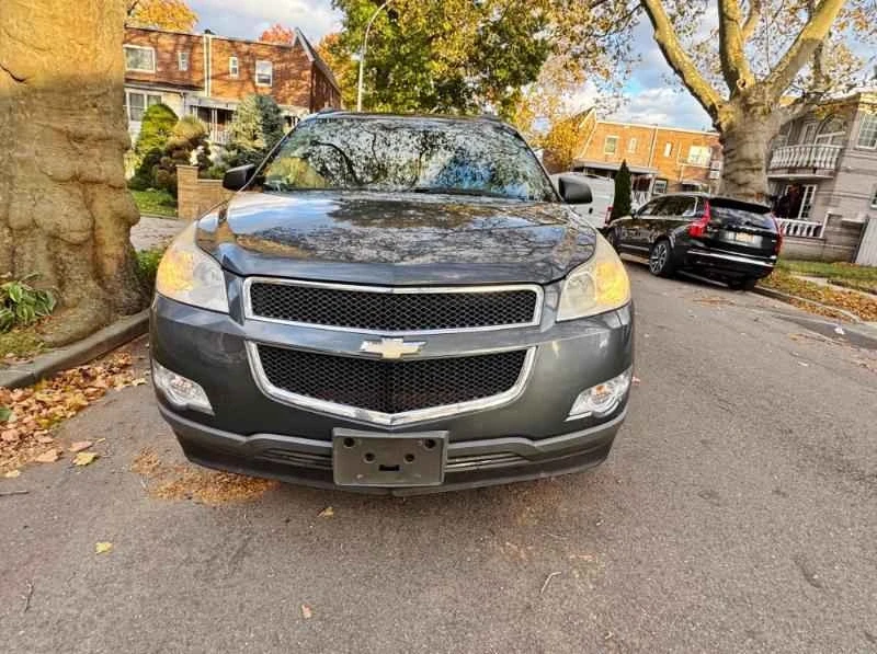 2010 Chevrolet Traverse - Image 2 of 14