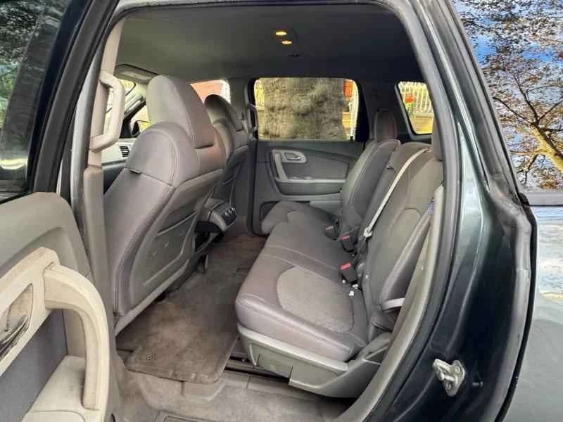 2010 Chevrolet Traverse - Image 12 of 14