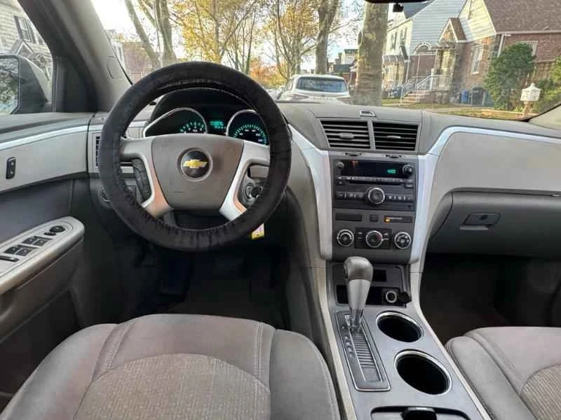 2010 Chevrolet Traverse - Image 8 of 14