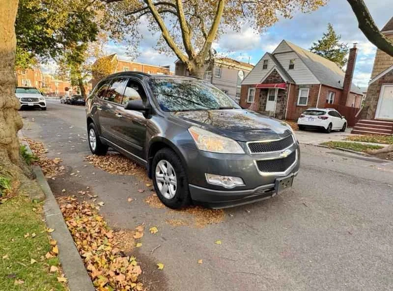 2010 Chevrolet Traverse - Image 3 of 14