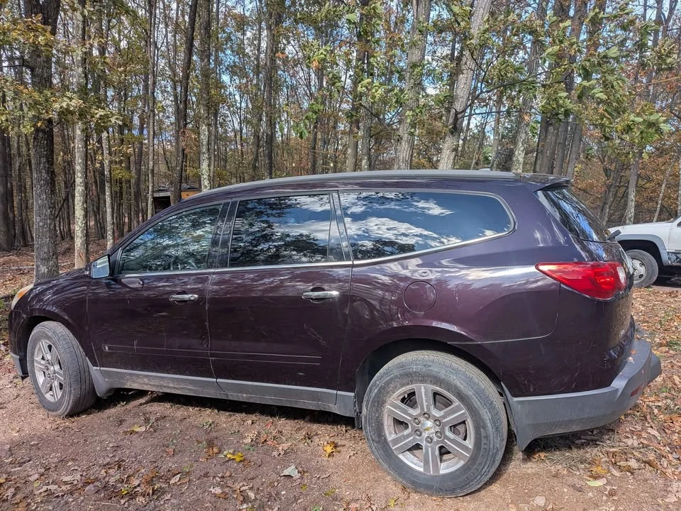 2010 Chevrolet Traverse - Image 2 of 8