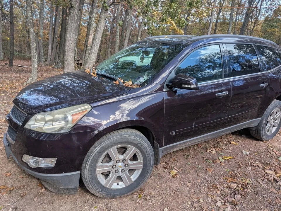 2010 Chevrolet Traverse - Image 3 of 8