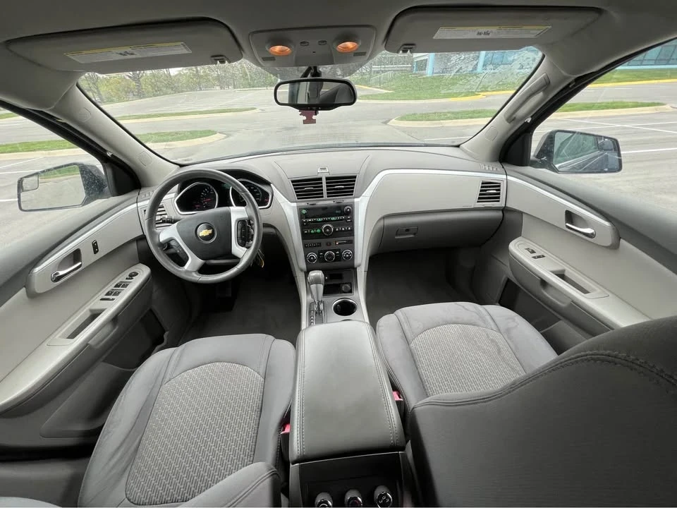2010 Chevrolet Traverse - Image 14 of 15
