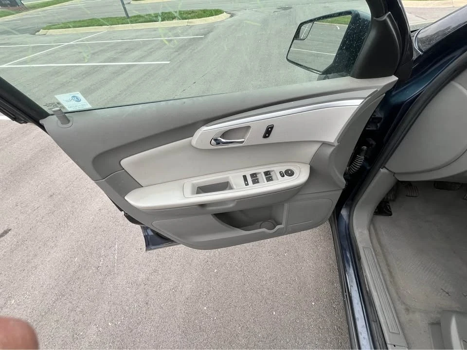2010 Chevrolet Traverse - Image 13 of 15