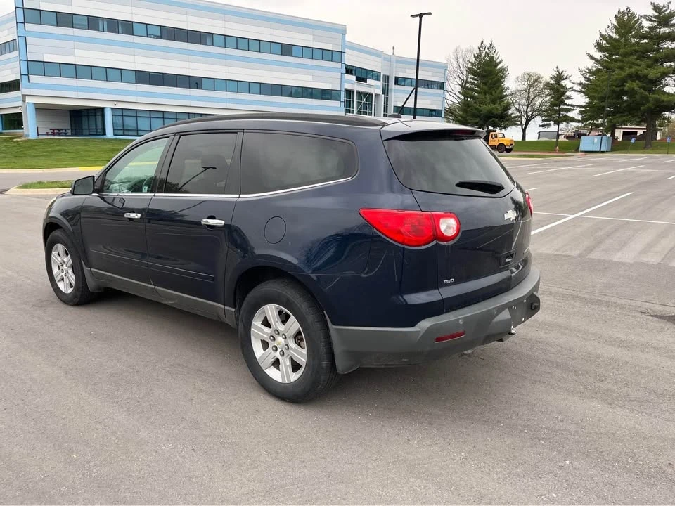 2010 Chevrolet Traverse - Image 3 of 15