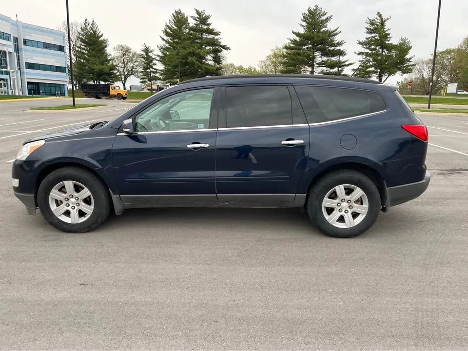 2010 Chevrolet Traverse - Image 5 of 15