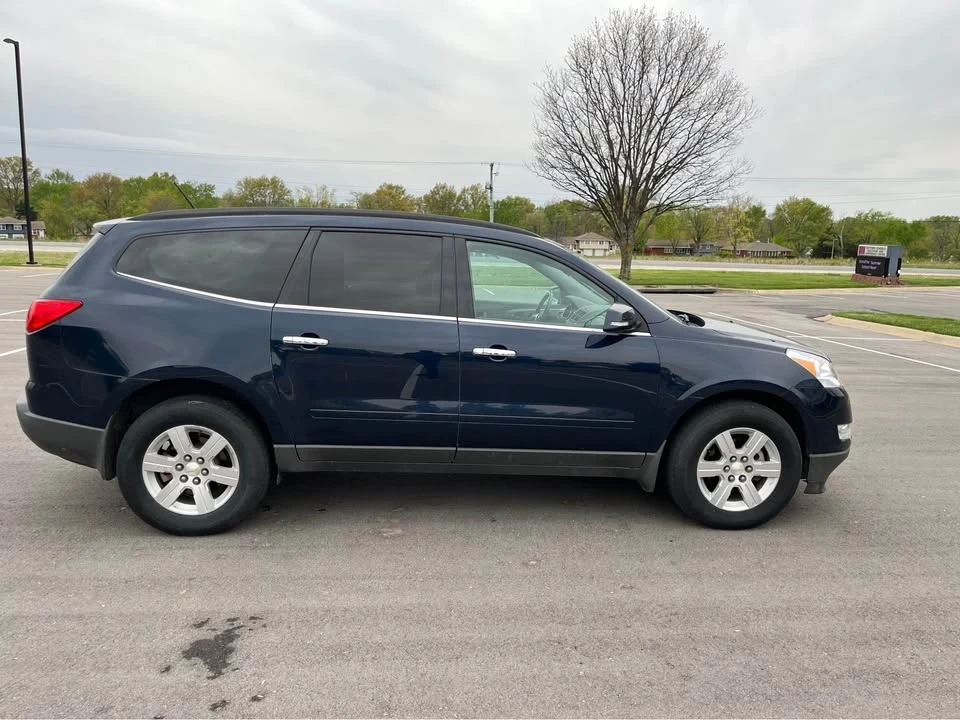 2010 Chevrolet Traverse - Image 6 of 15