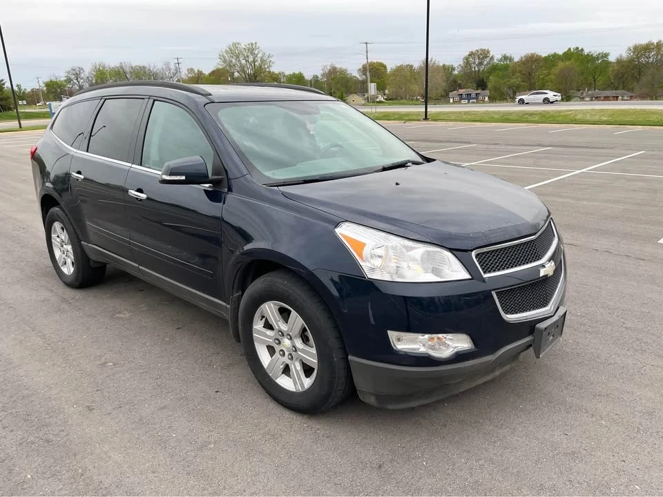 2010 Chevrolet Traverse - Image 2 of 15
