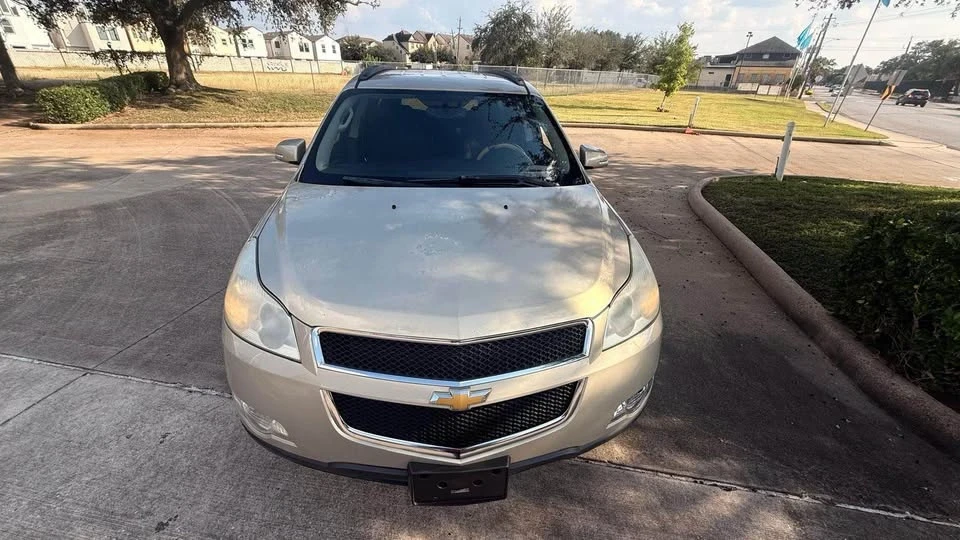 2010 Chevrolet Traverse - Image 4 of 14
