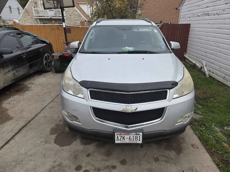 2010 Chevrolet Traverse - Image 2 of 3