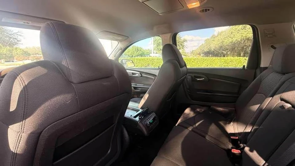 2010 Chevrolet Traverse - Image 12 of 14