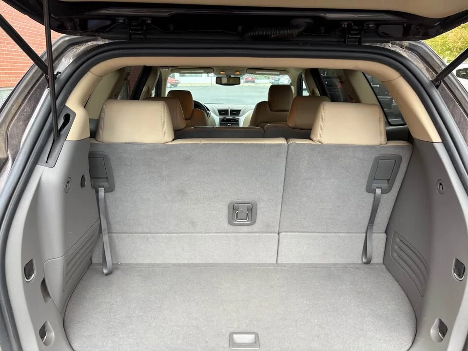 2010 Chevrolet Traverse - Image 5 of 10