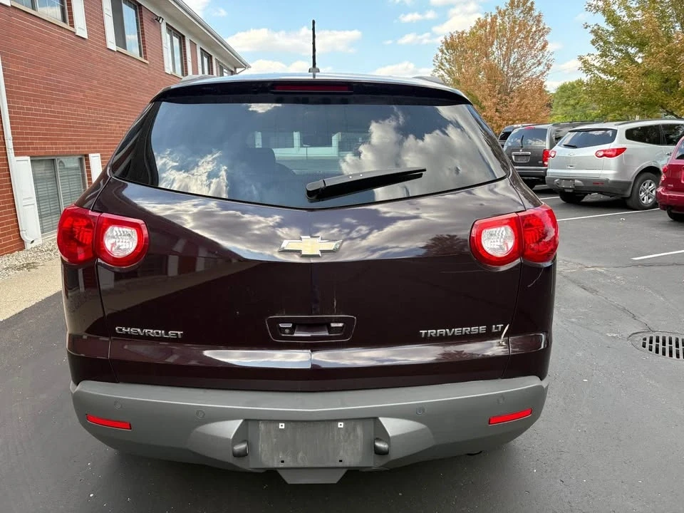 2010 Chevrolet Traverse - Image 4 of 10