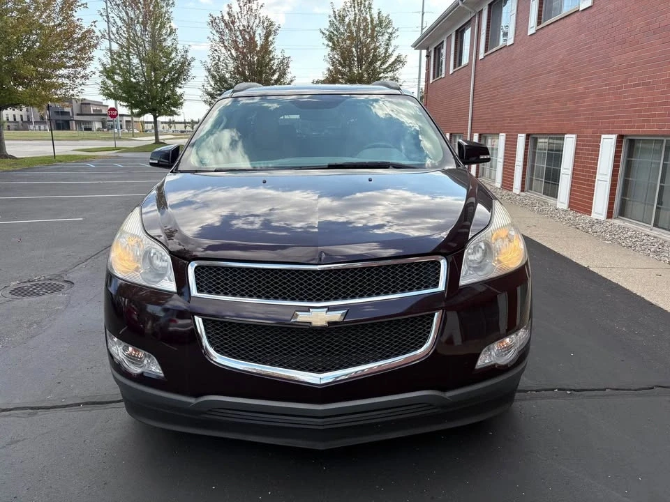 2010 Chevrolet Traverse - Image 2 of 10