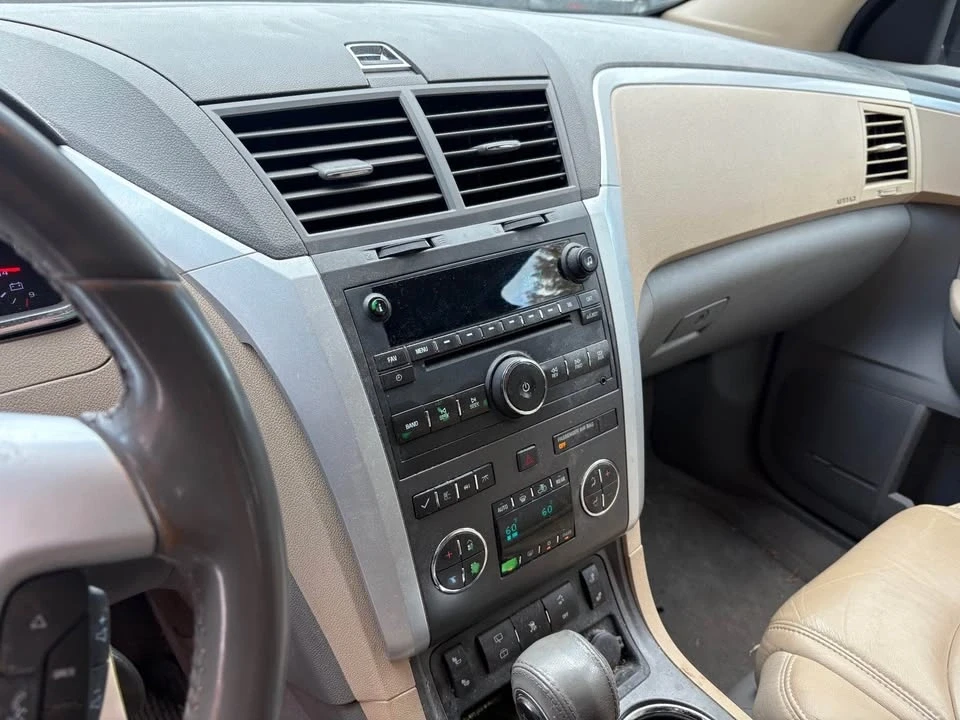 2010 Chevrolet Traverse - Image 9 of 10