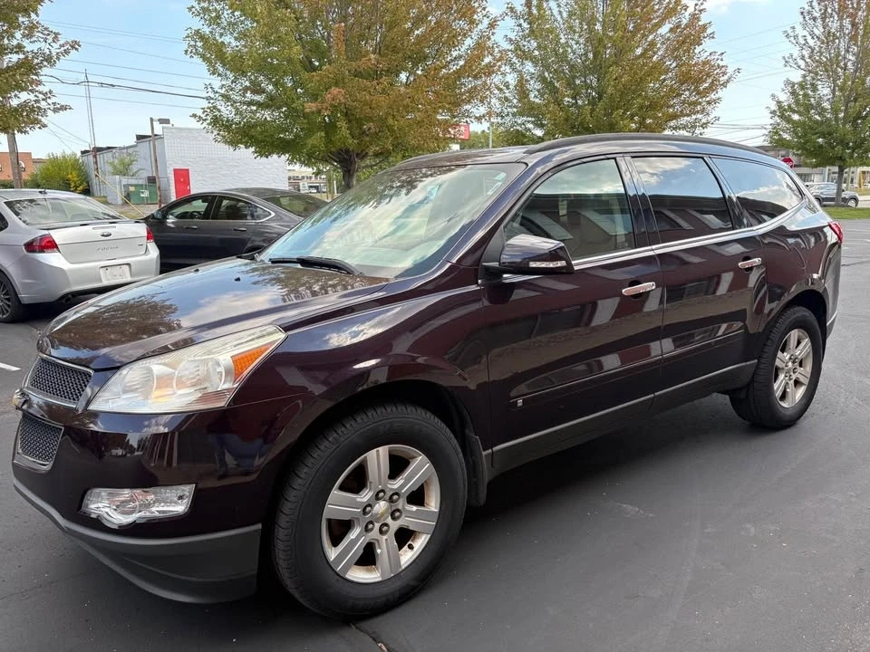 2010 Chevrolet Traverse - Image 3 of 10