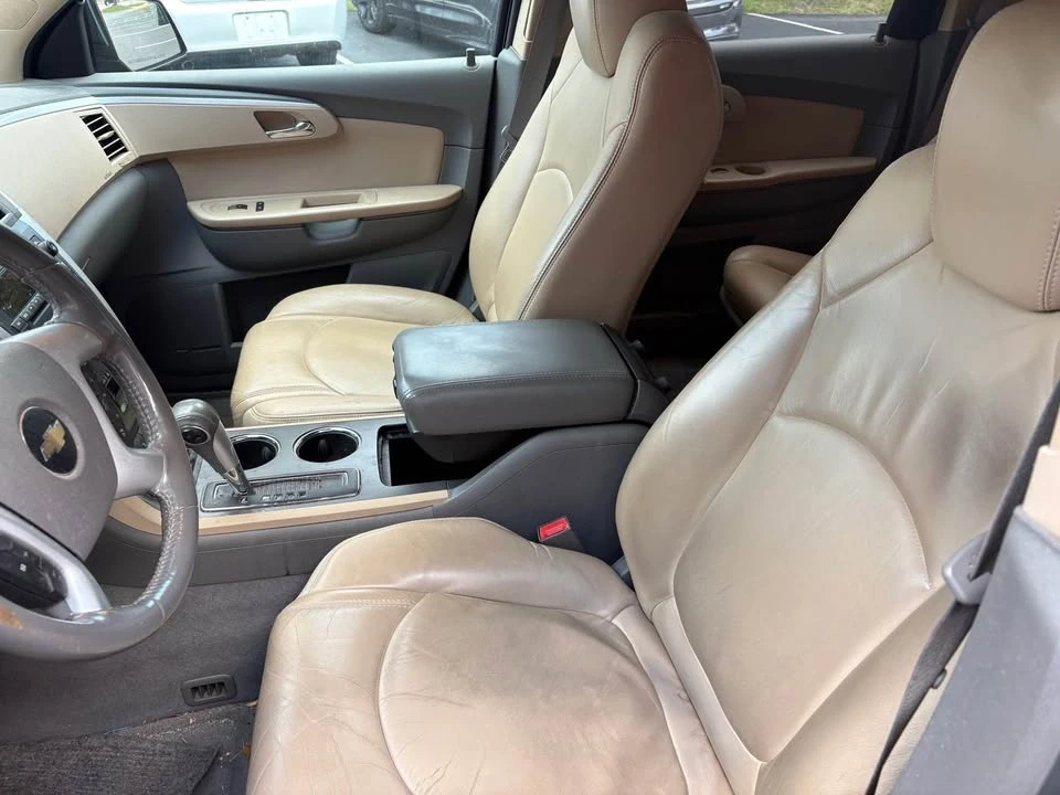 2010 Chevrolet Traverse - Image 8 of 10