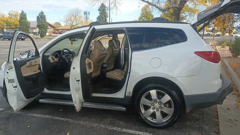 2010 Chevrolet Traverse - Image 3 of 20