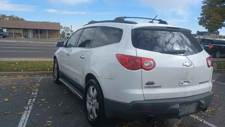 2010 Chevrolet Traverse - Image 2 of 20