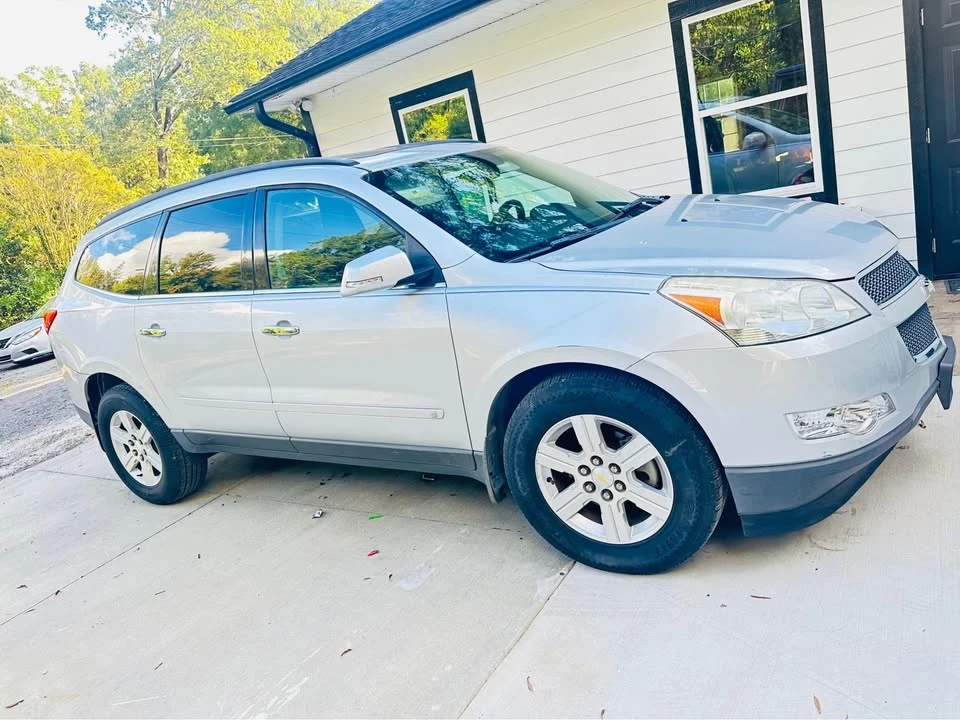 2010 Chevrolet Traverse - Image 4 of 11