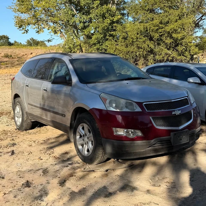 2010 Chevrolet Traverse - Image 4 of 6