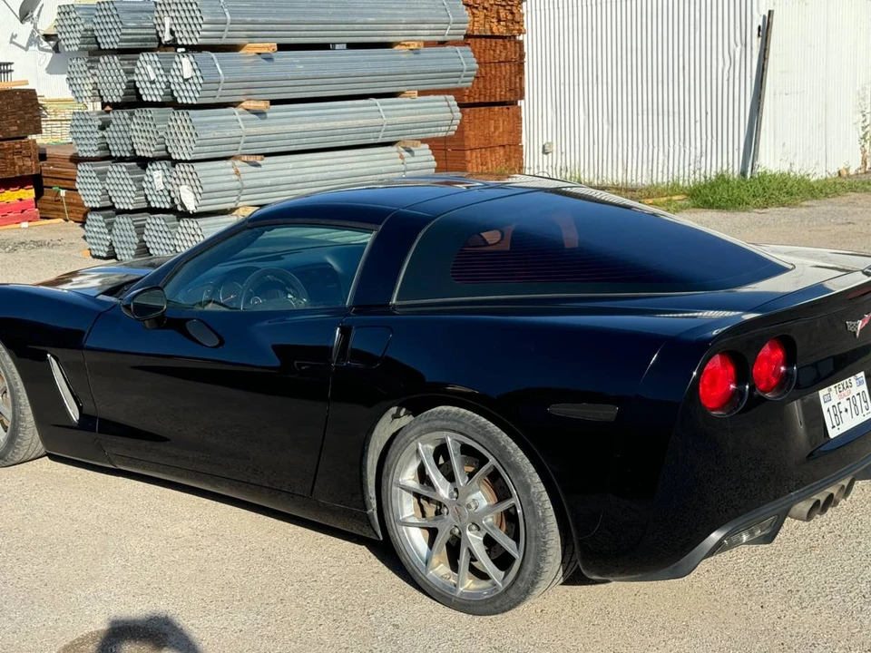 2010 Chevrolet Corvette C6 - Image 10 of 16