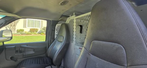 2010 Chevrolet Express - Image 19 of 19