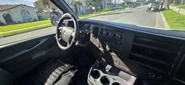 2010 Chevrolet Express - Image 16 of 19