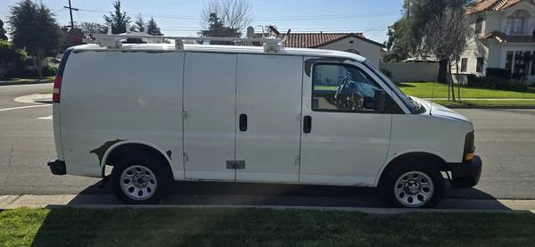 2010 Chevrolet Express - Image 4 of 19