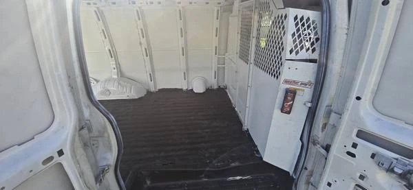 2010 Chevrolet Express - Image 11 of 19