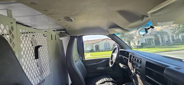 2010 Chevrolet Express - Image 15 of 19