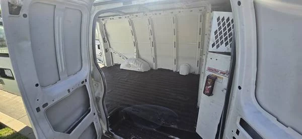 2010 Chevrolet Express - Image 12 of 19